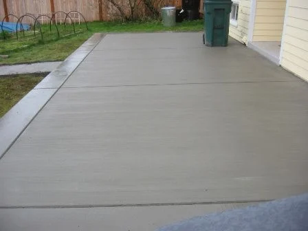 Concrete backyard patio with curved edges
